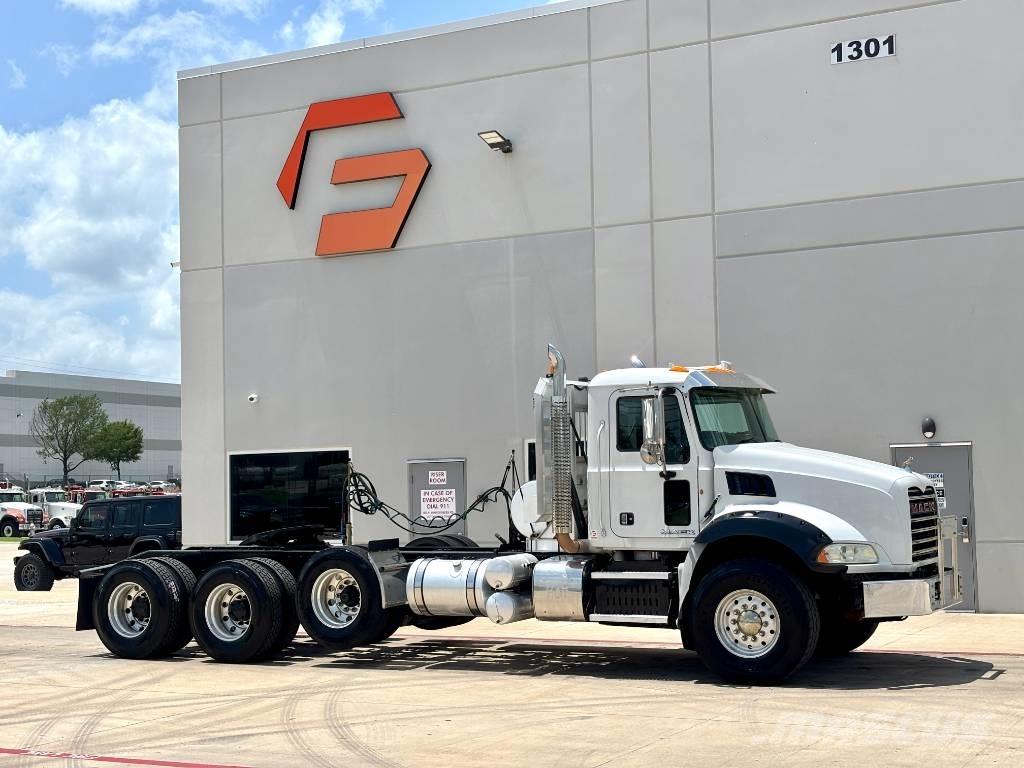 Mack Granite GU 813 Prime Movers