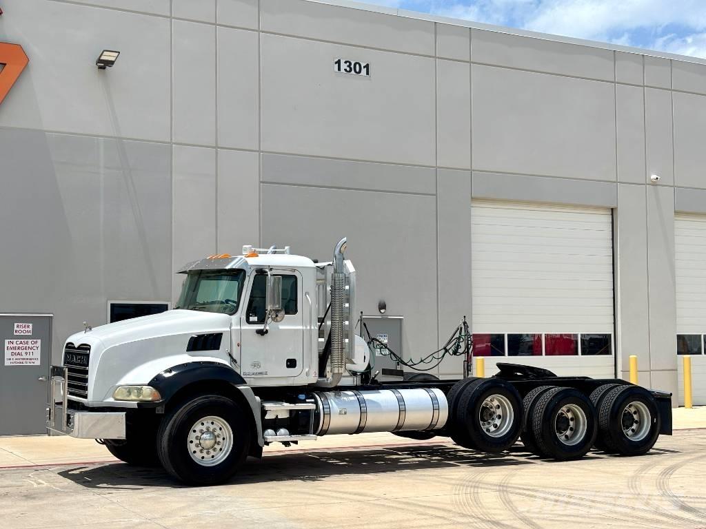 Mack Granite GU 813 Prime Movers