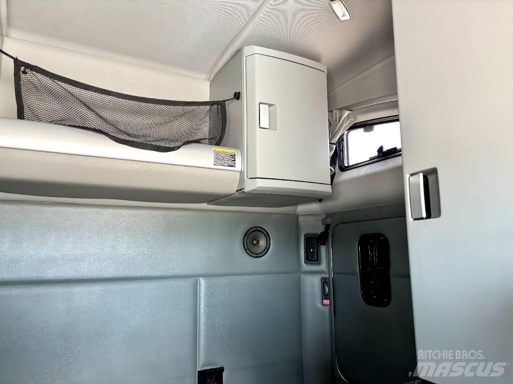 Kenworth T 880 Prime Movers