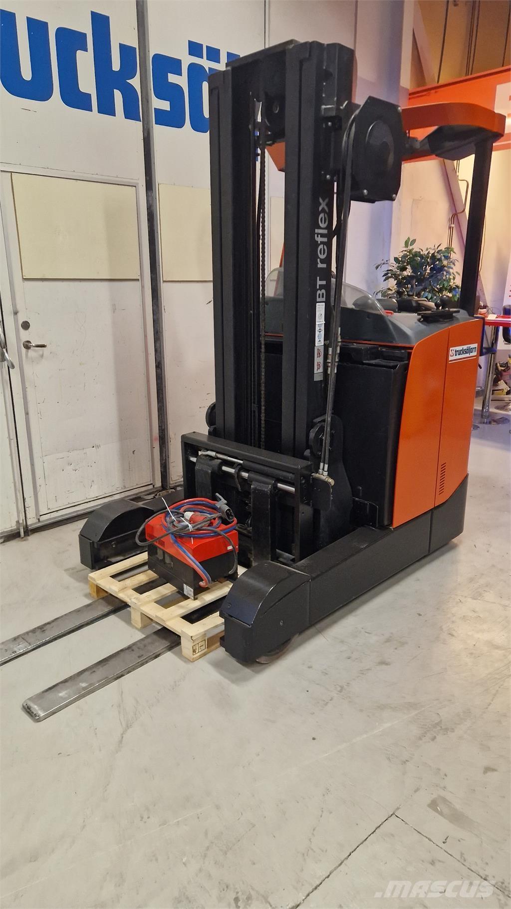 BT RRE200E Reach truck