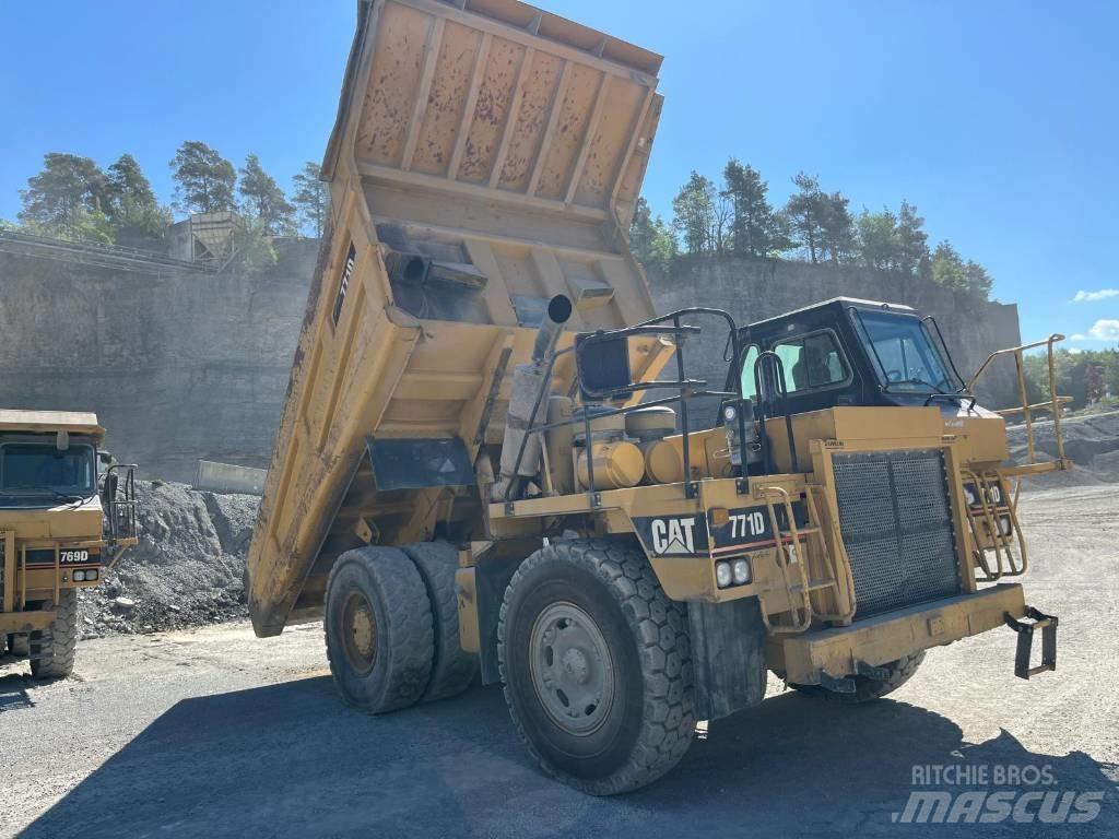 CAT 771D Rigid dump trucks