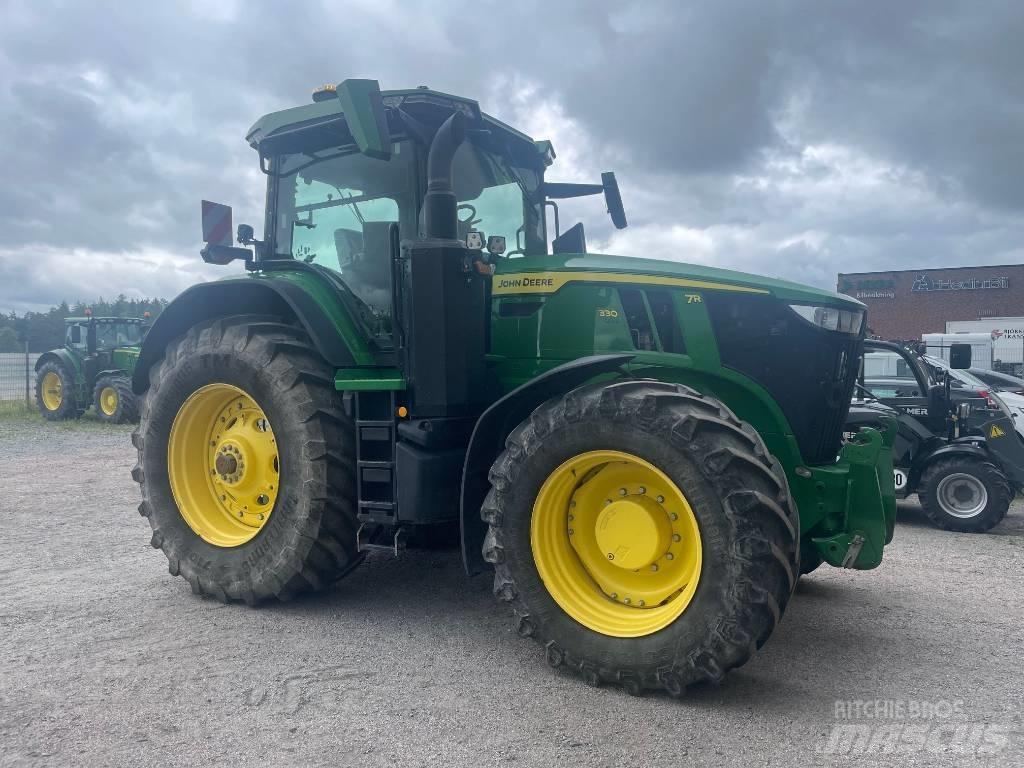 John Deere 7R330 Tractors
