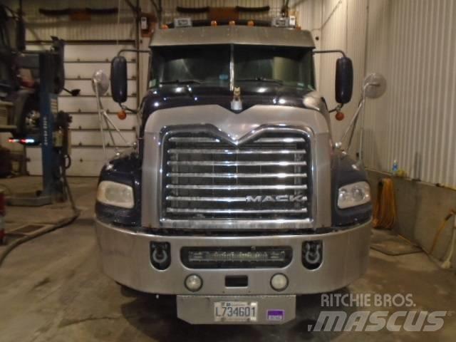 Mack CXU 613 Prime Movers