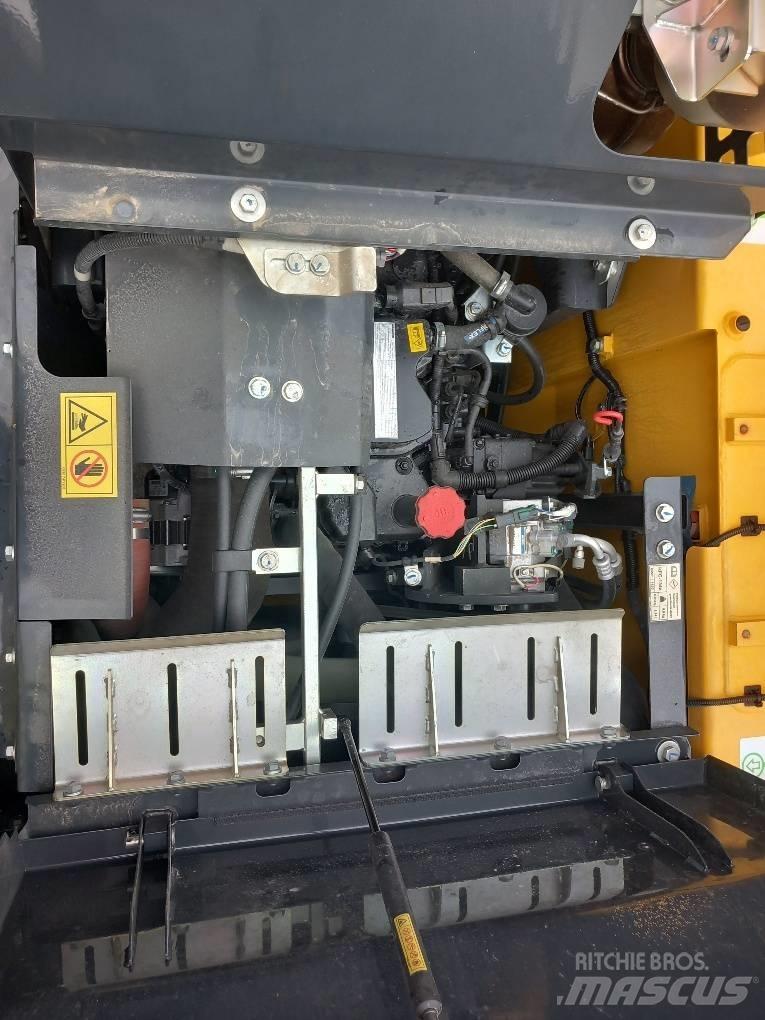 Komatsu PW160-11E0 Wheeled excavators