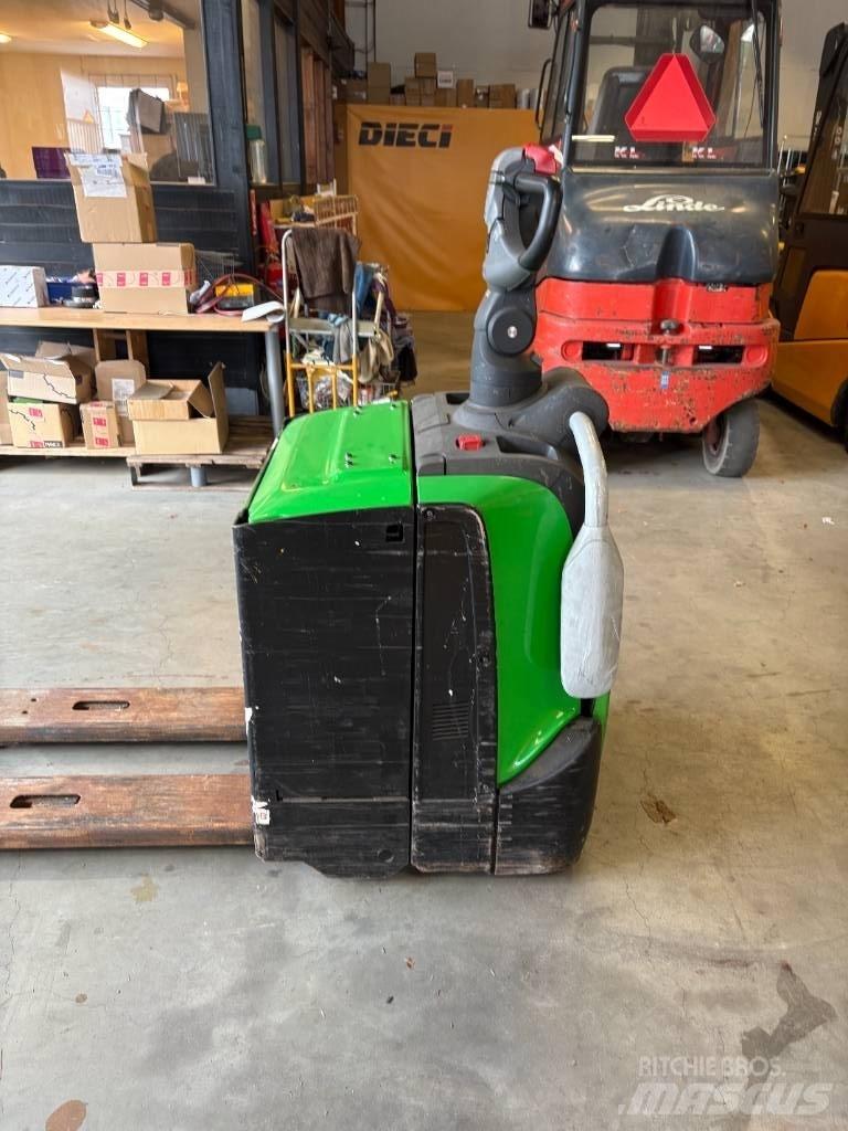 Cesab P322 Low lift with platform