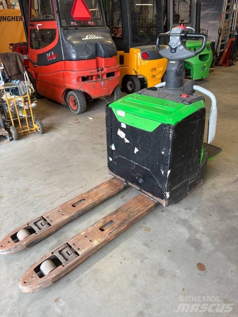 Cesab P322 Low lift with platform