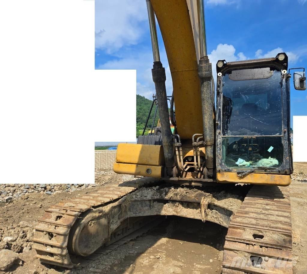 CAT 330 Crawler excavators