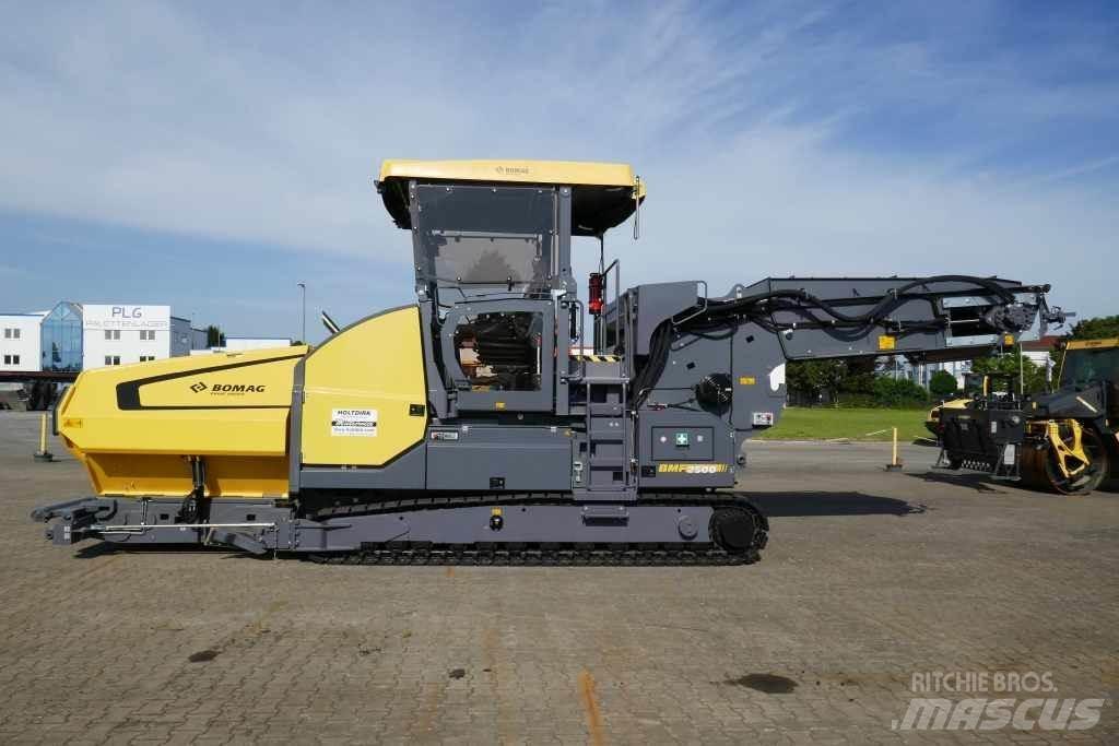 Bomag BMF 2500 M Feeders