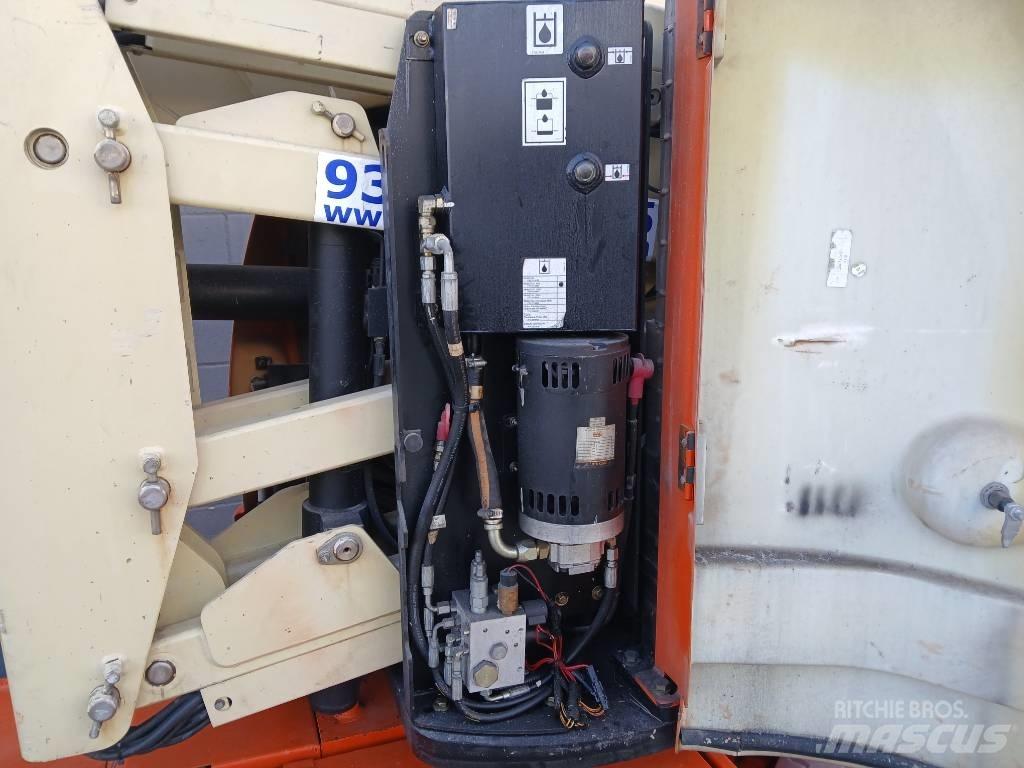 JLG E300AJP Articulated boom lifts