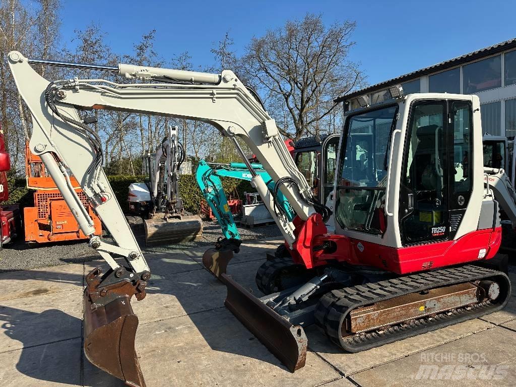 Takeuchi TB250 Mini excavators < 7t (Mini diggers)