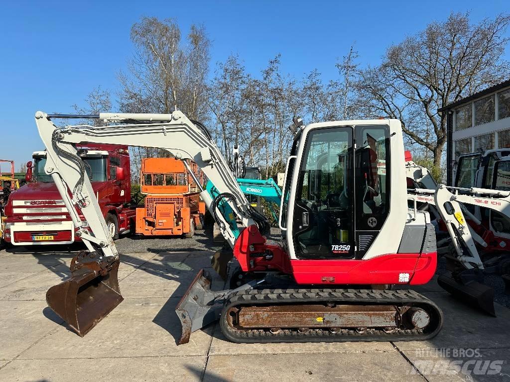 Takeuchi TB250 Mini excavators < 7t (Mini diggers)