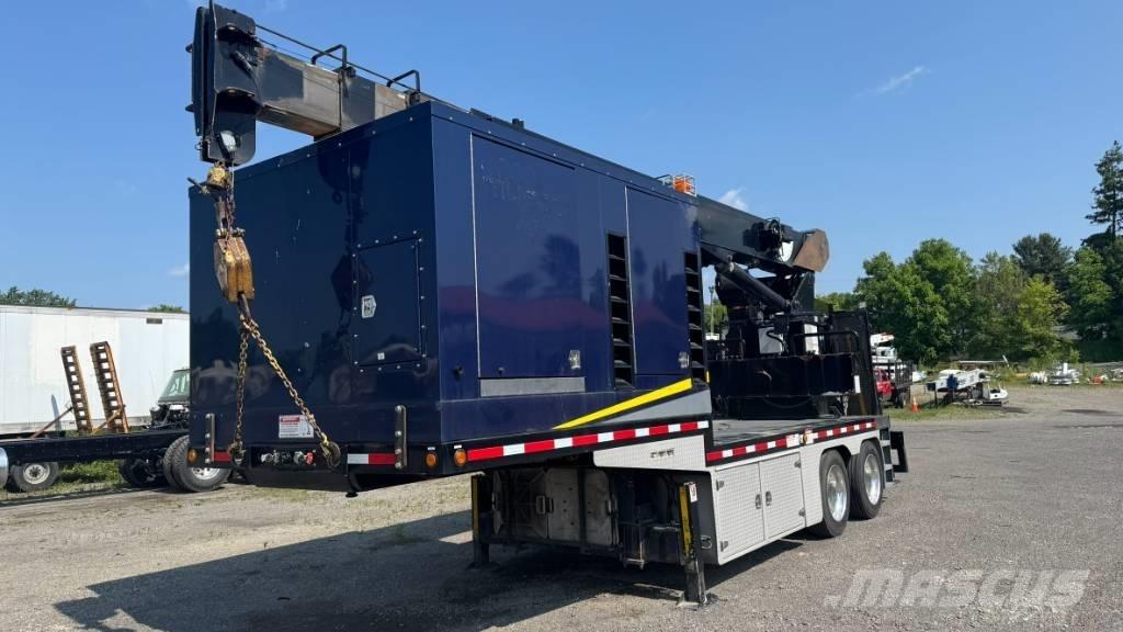 National 880C Truck mounted cranes