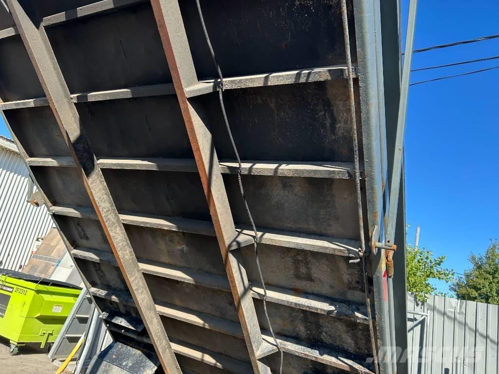 Chevrolet GMT-400 Tipper trucks