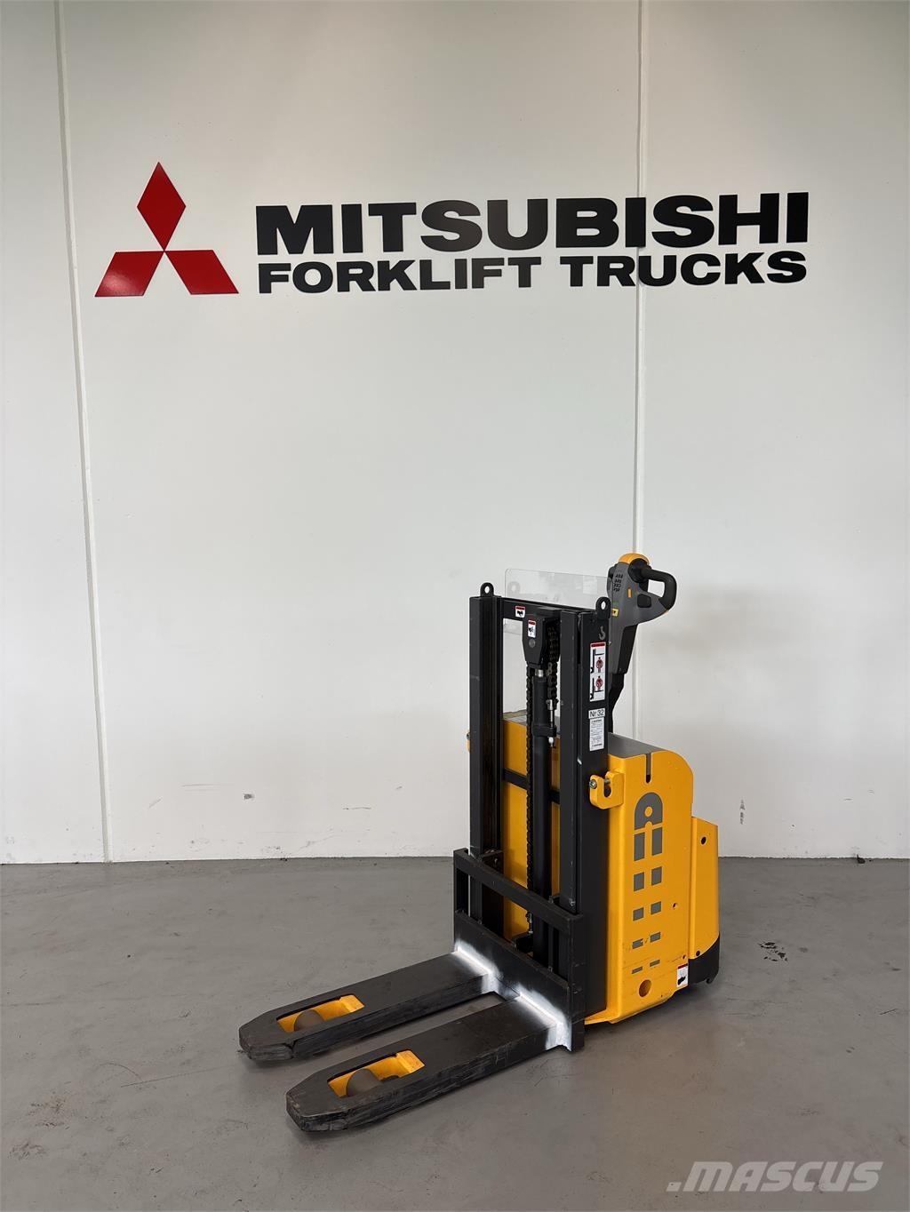 Atlet PSL125 Pedestrian stacker