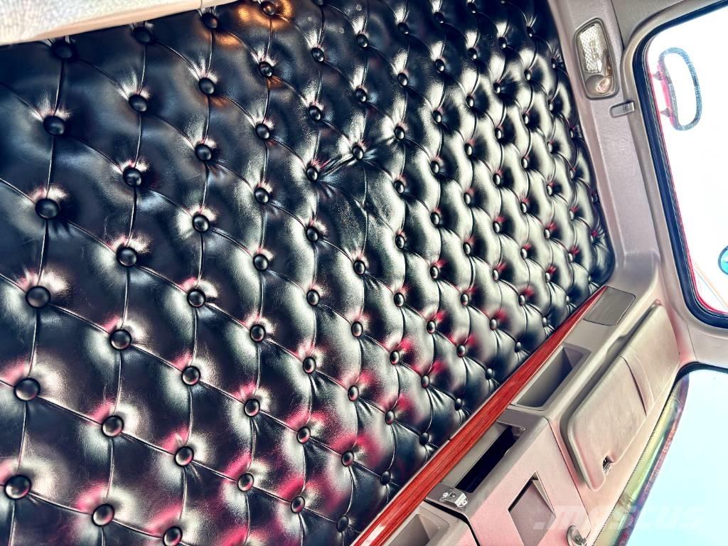 Kenworth W 900 Prime Movers