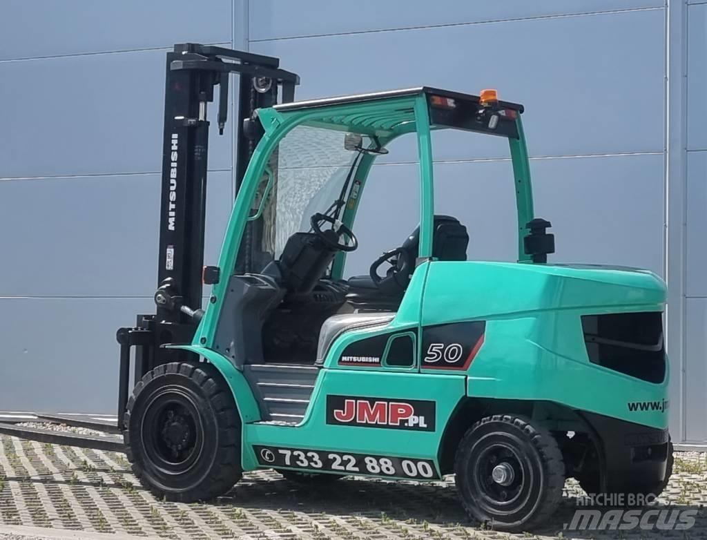 Mitsubishi FD50NT Diesel trucks