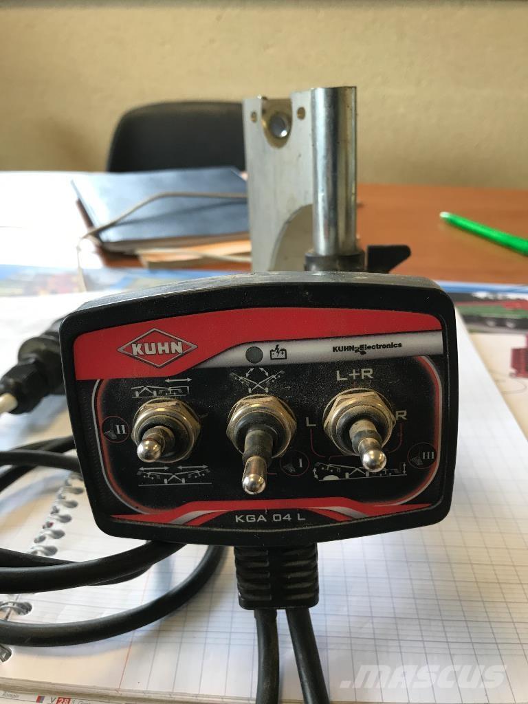 Kuhn GA 8830 Windrowers