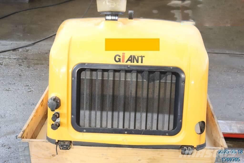 GiANT V 6004 T Cabins and interior