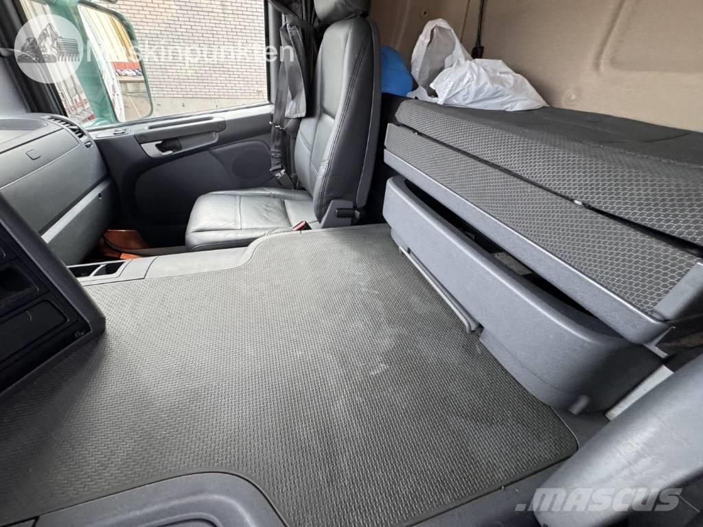 Scania P 320 Box trucks