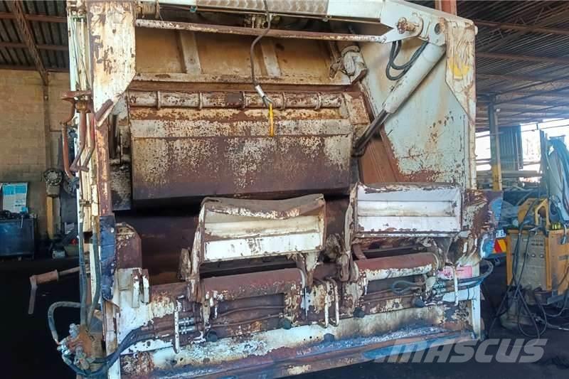 UD Quon 26-370 Other trucks