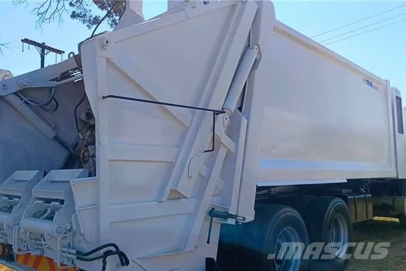 UD Quon 26-370 Other trucks