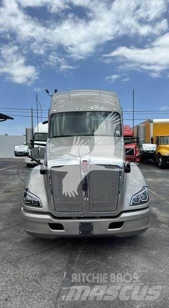 Kenworth T680 Prime Movers