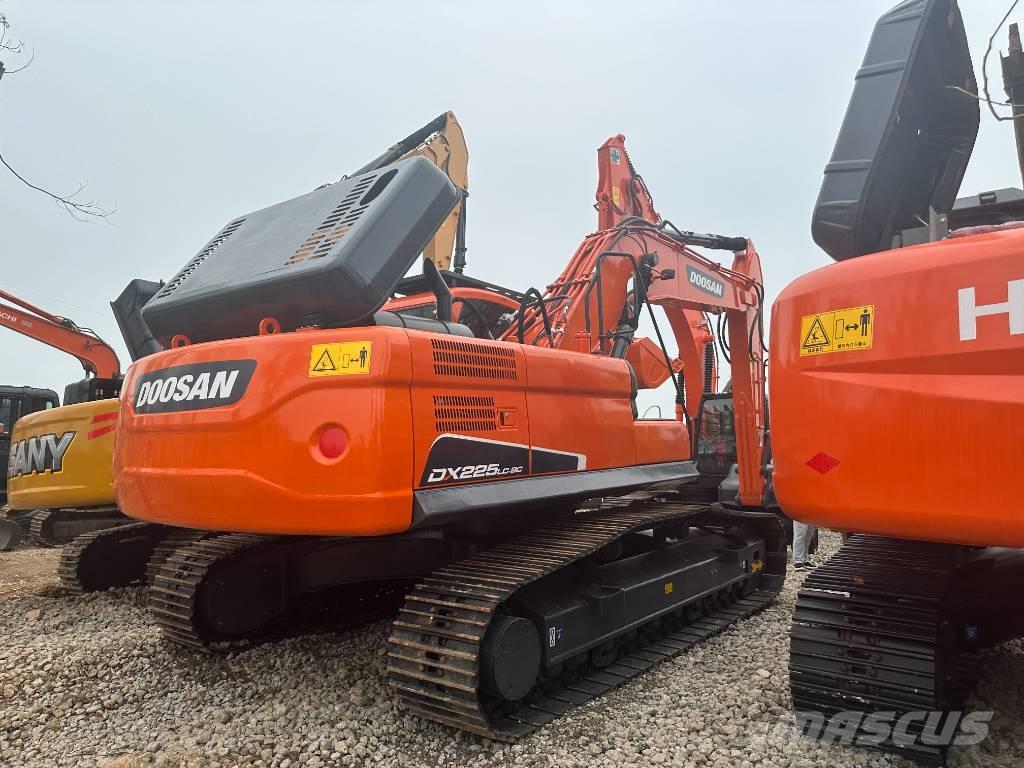 Doosan DX225 Crawler excavators