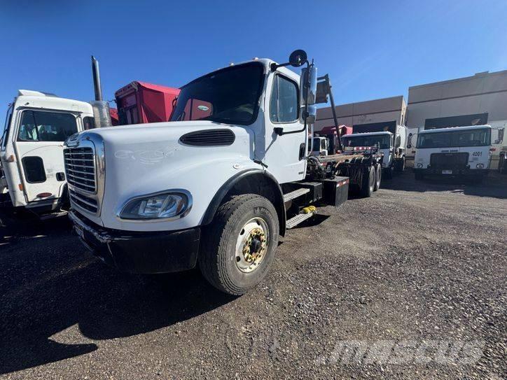 Freightliner M2 Demountable trucks
