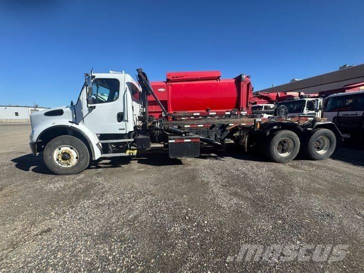 Freightliner M2 Demountable trucks