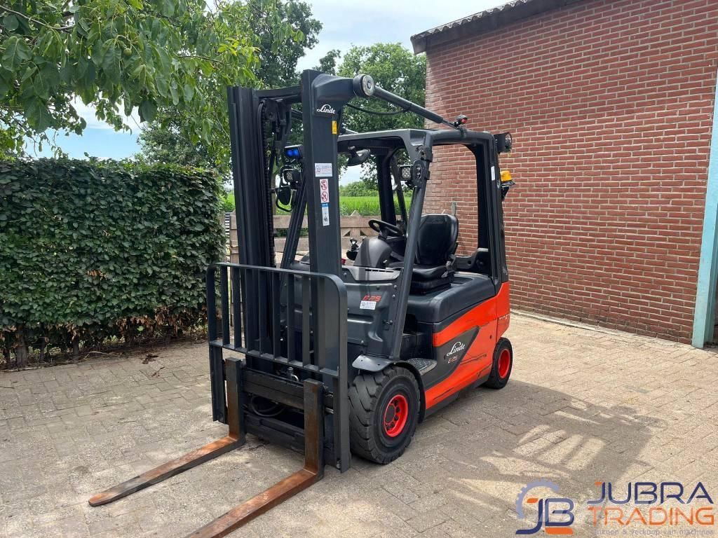 Linde E25-01 Electric forklift trucks