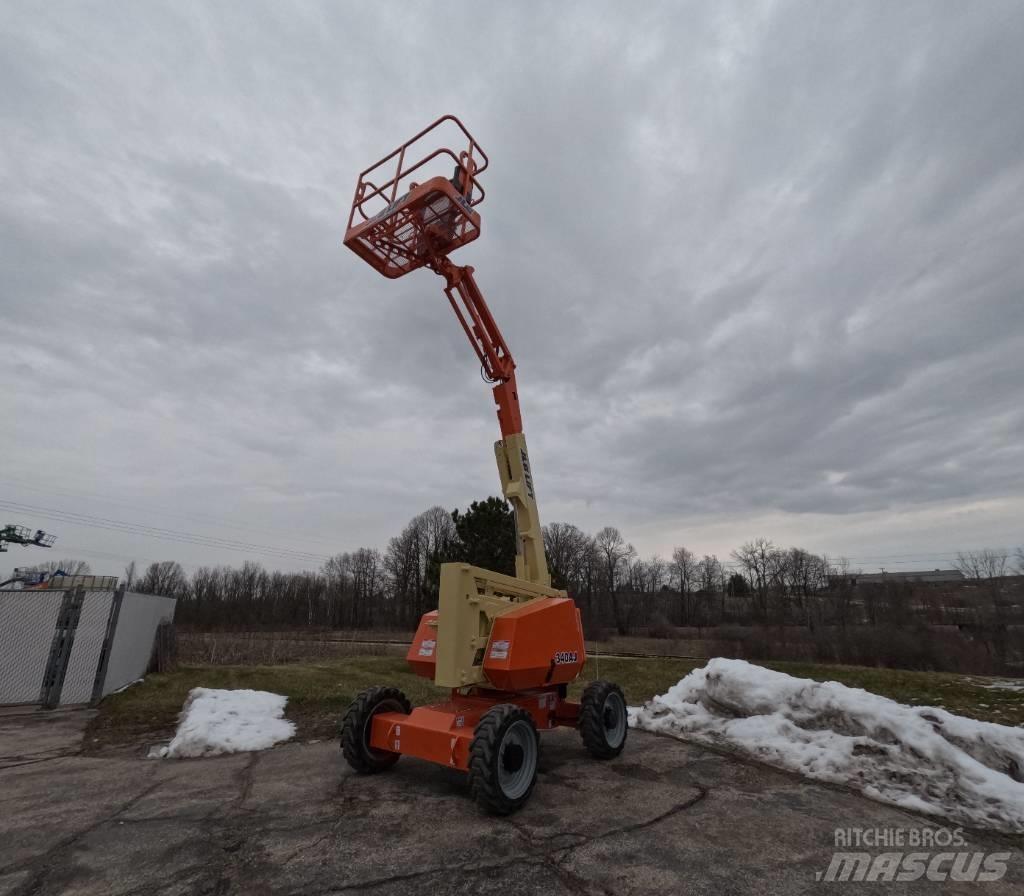 JLG 340 AJ Articulated boom lifts