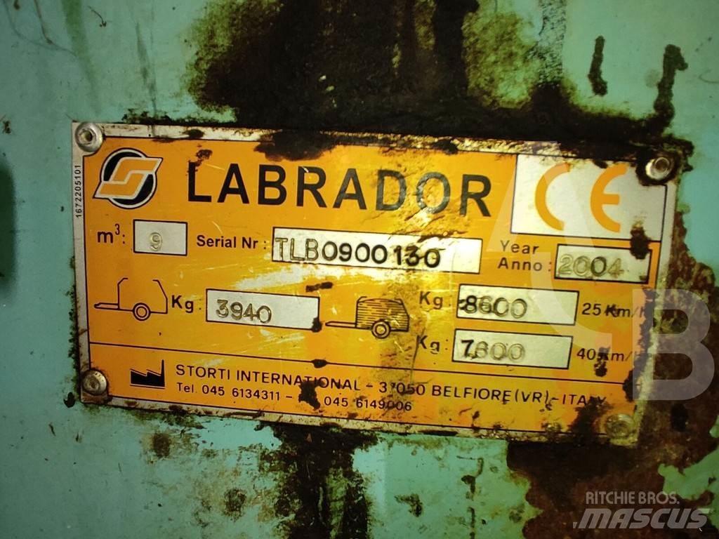  Labrador MT90 Feed mixer