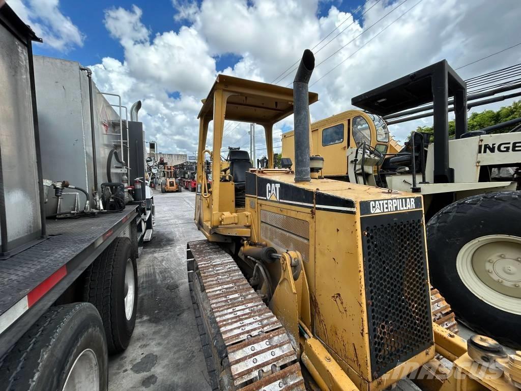 CAT D 3 C III Crawler dozers