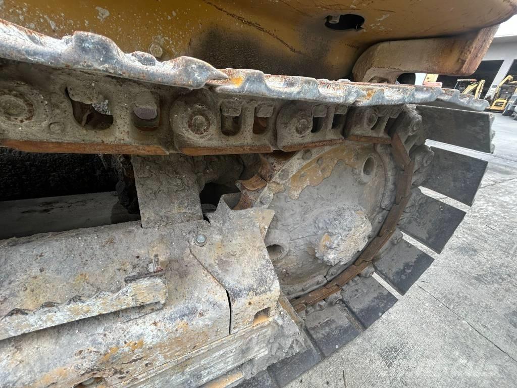 CAT D 3 C III Crawler dozers