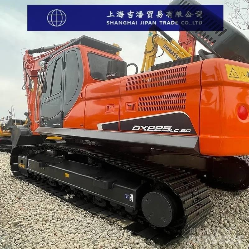 Doosan DX 225 Crawler excavators