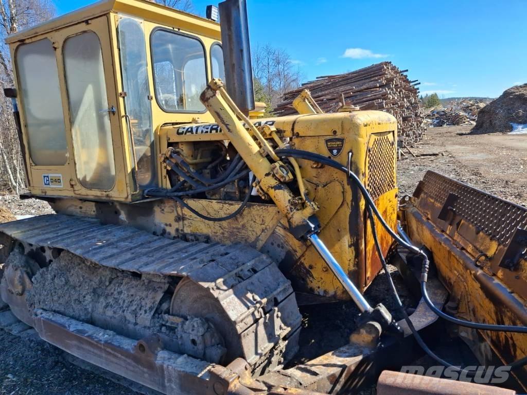 CAT D 4 D Crawler dozers