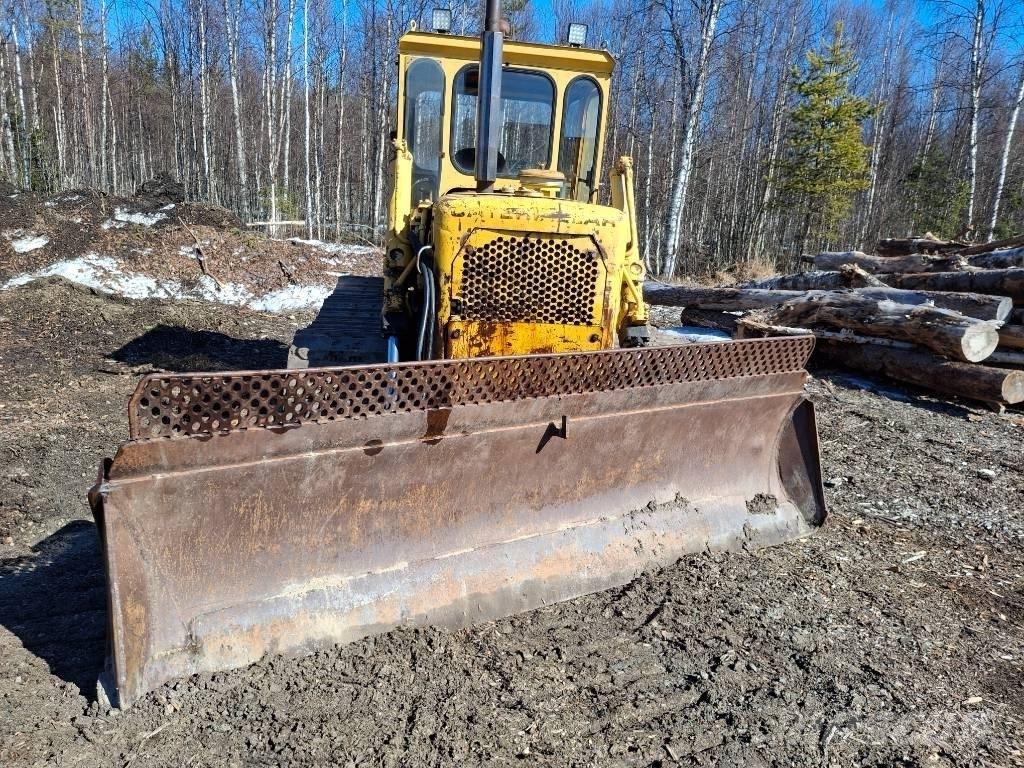 CAT D 4 D Crawler dozers