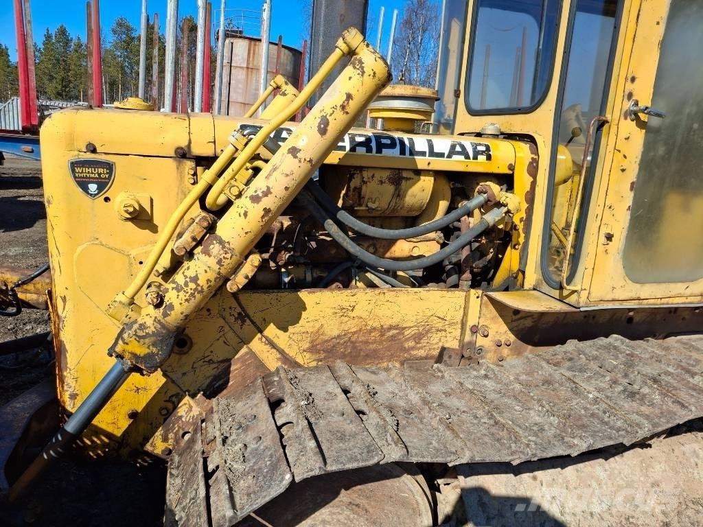 CAT D 4 D Crawler dozers