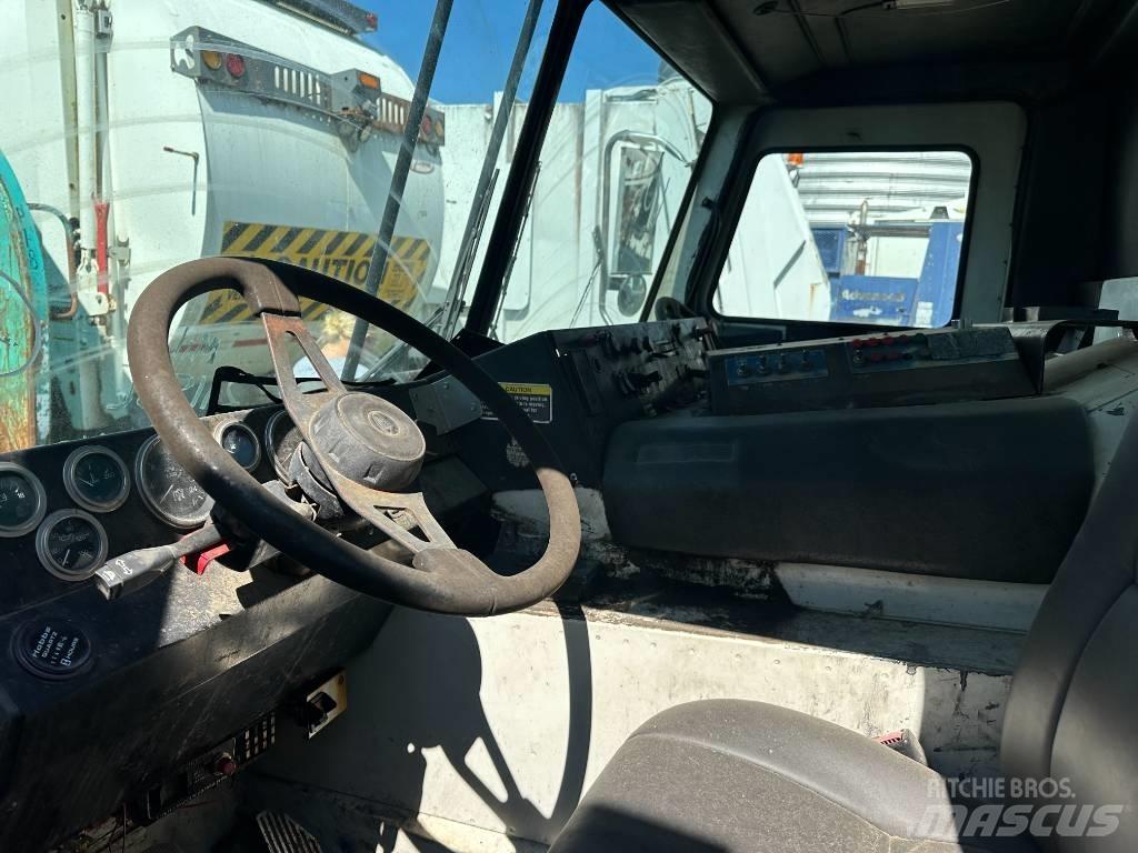 Mack LE Waste trucks