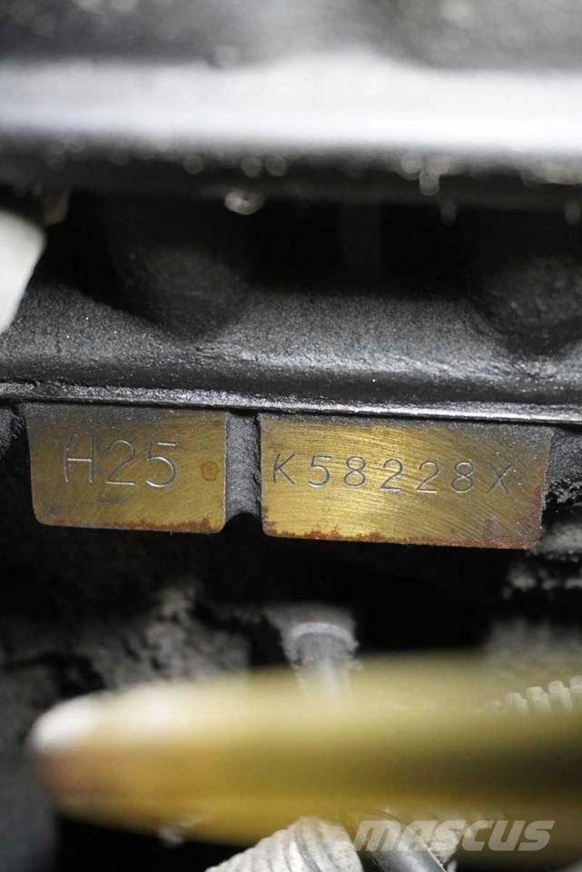 Nissan UGD02 A 32 PQ LPG trucks