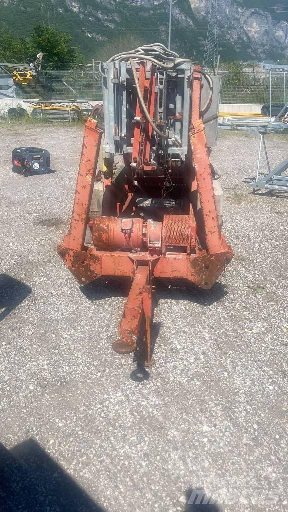 Fari E300 Self-erecting cranes