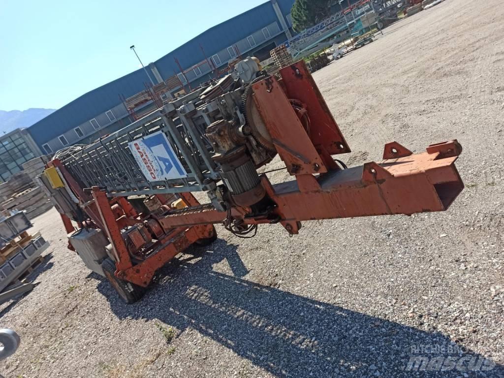 Fari E300 Self-erecting cranes