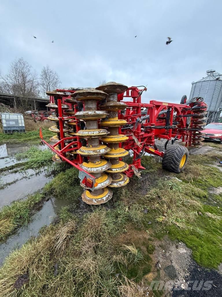 Väderstad Topdown400 Cultivators