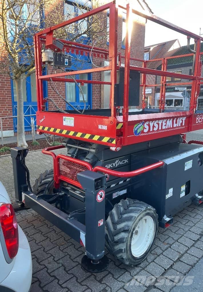 SkyJack SJ 6832 RT Scissor lifts