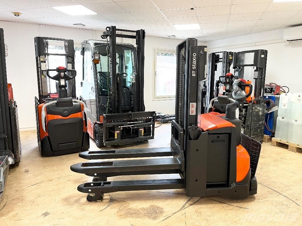 BT SWE 200 D Pedestrian stacker