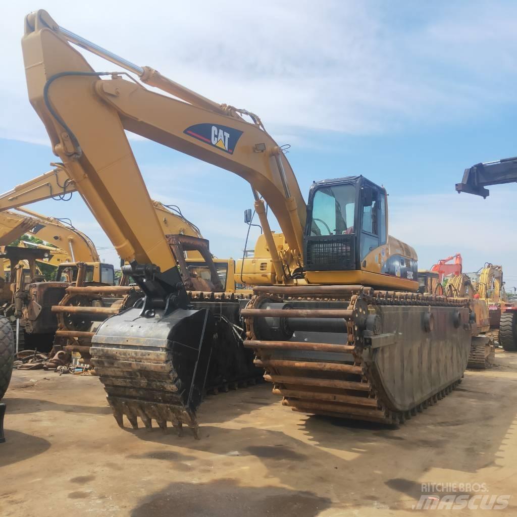 CAT 320C Amphibious Excavators