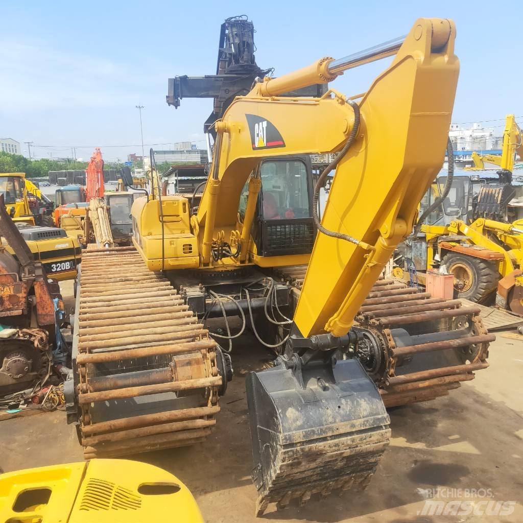CAT 320C Amphibious Excavators