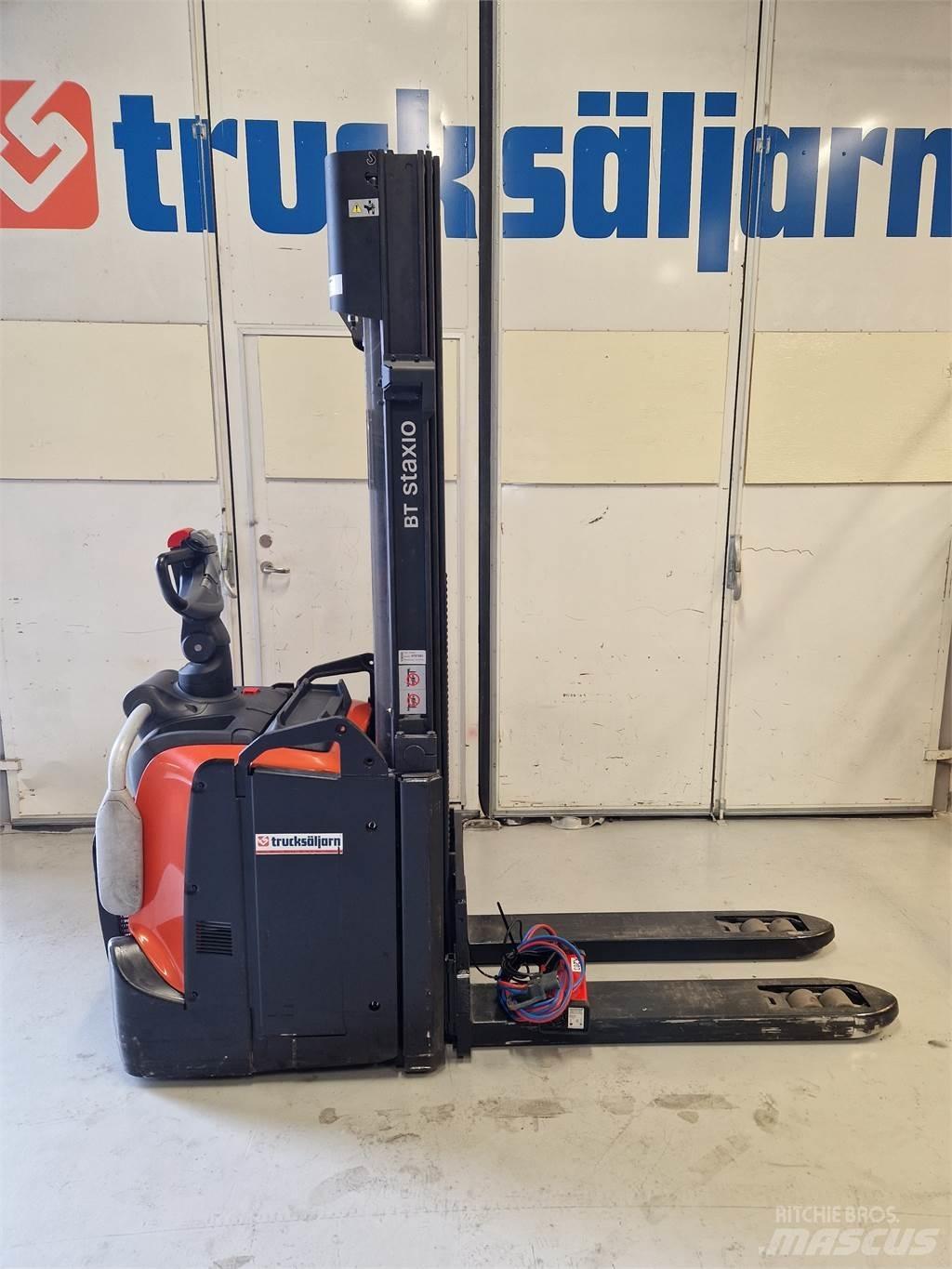 Toyota SPE120L Pedestrian stacker
