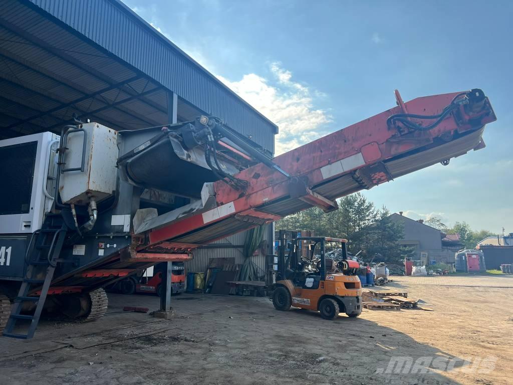 Sandvik QJ 241 Mobile crushers