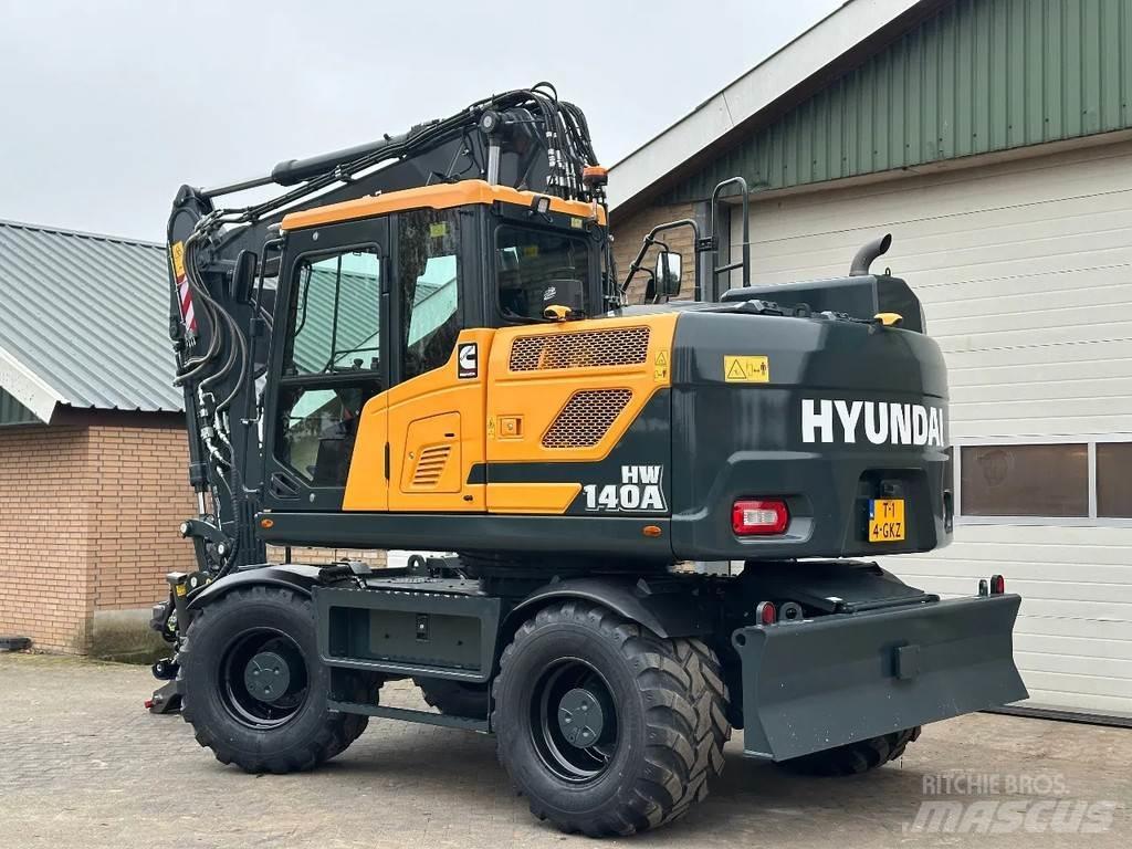 Hyundai HW140A Wheeled excavators